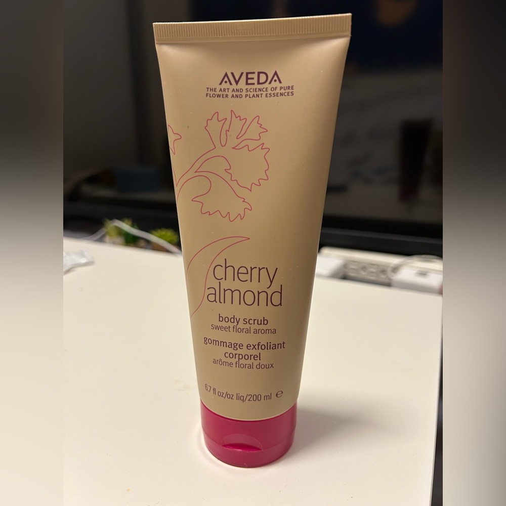AVEDA cherry almond body scrub 200ml